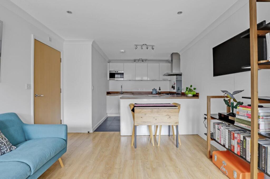 03-7956JHPropWorld - Flat 3, 104 Wells Park Road -