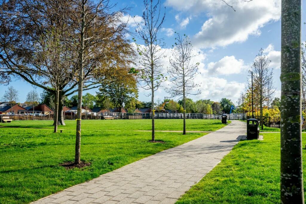 Lowfield Green-5.jpg