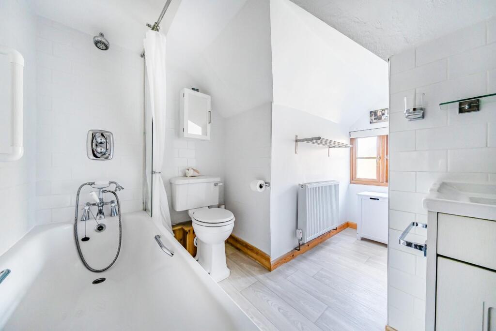 Family Bathroom.jpg