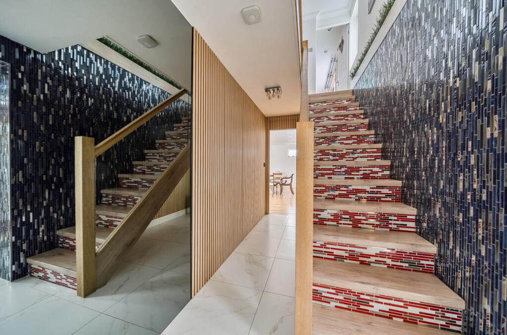 1369584-1-68f2448...