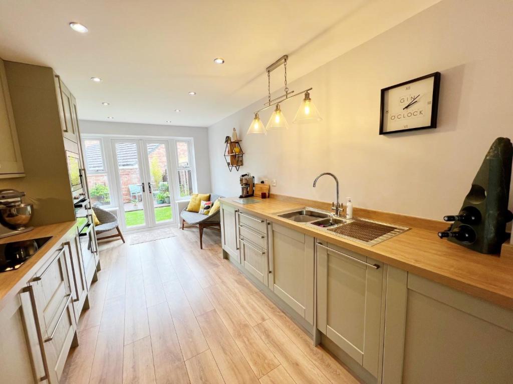 Kitchen 3.jpg