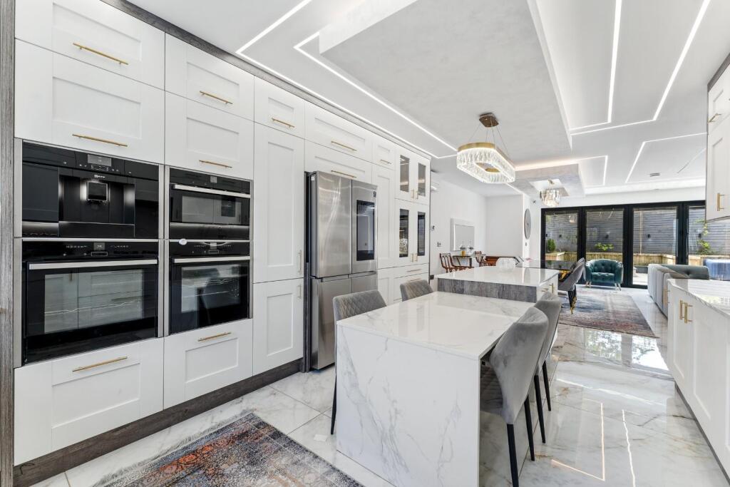 10 LAWTON AVENUE-13.jpg