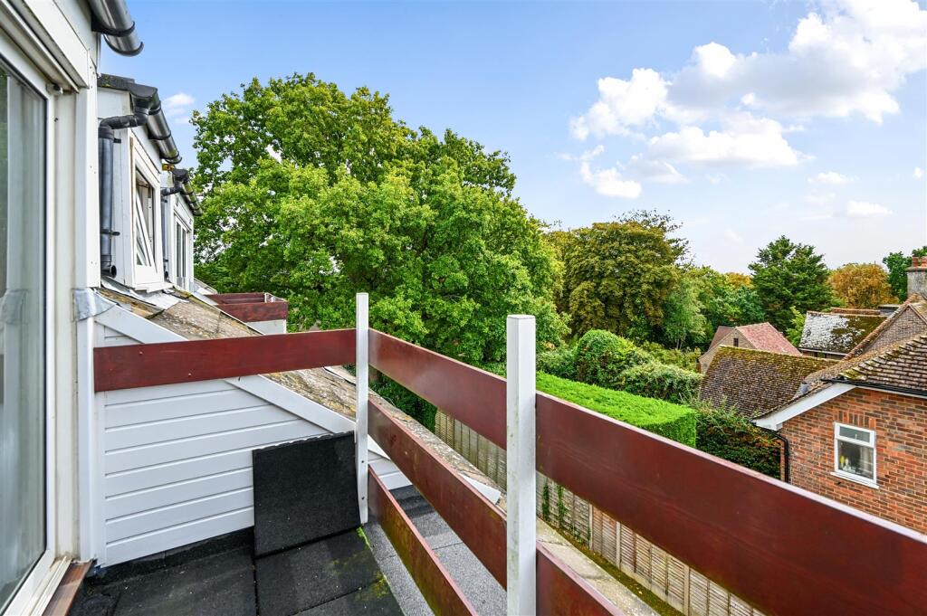 17 PINEWOODS COURT - TN393UD (1).jpg