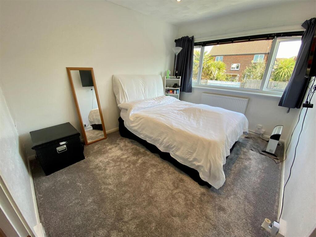 15SUSSEXBED1.jpg