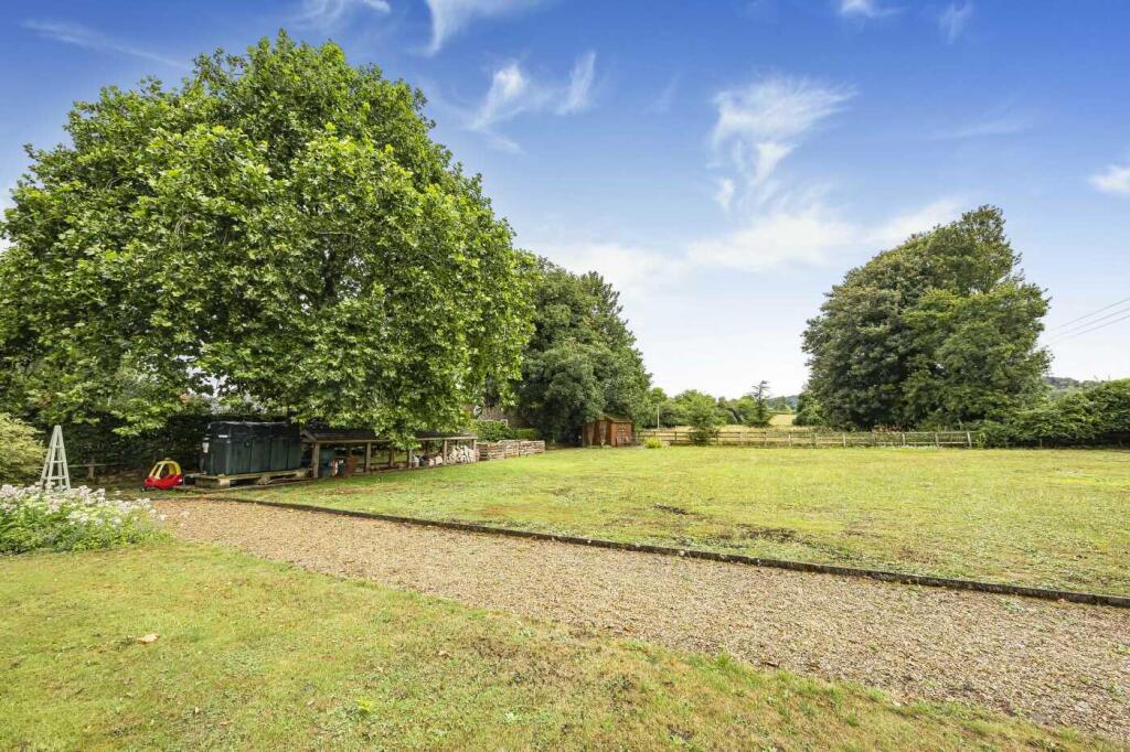 Extensive rear garden