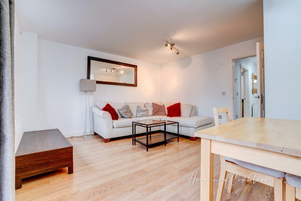 Mostyn Square, Llanishen, HernCrabtree (8).jpg