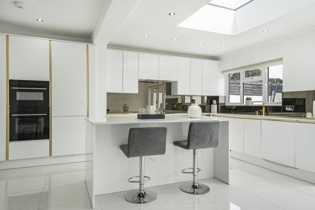 Kitchen/Dining