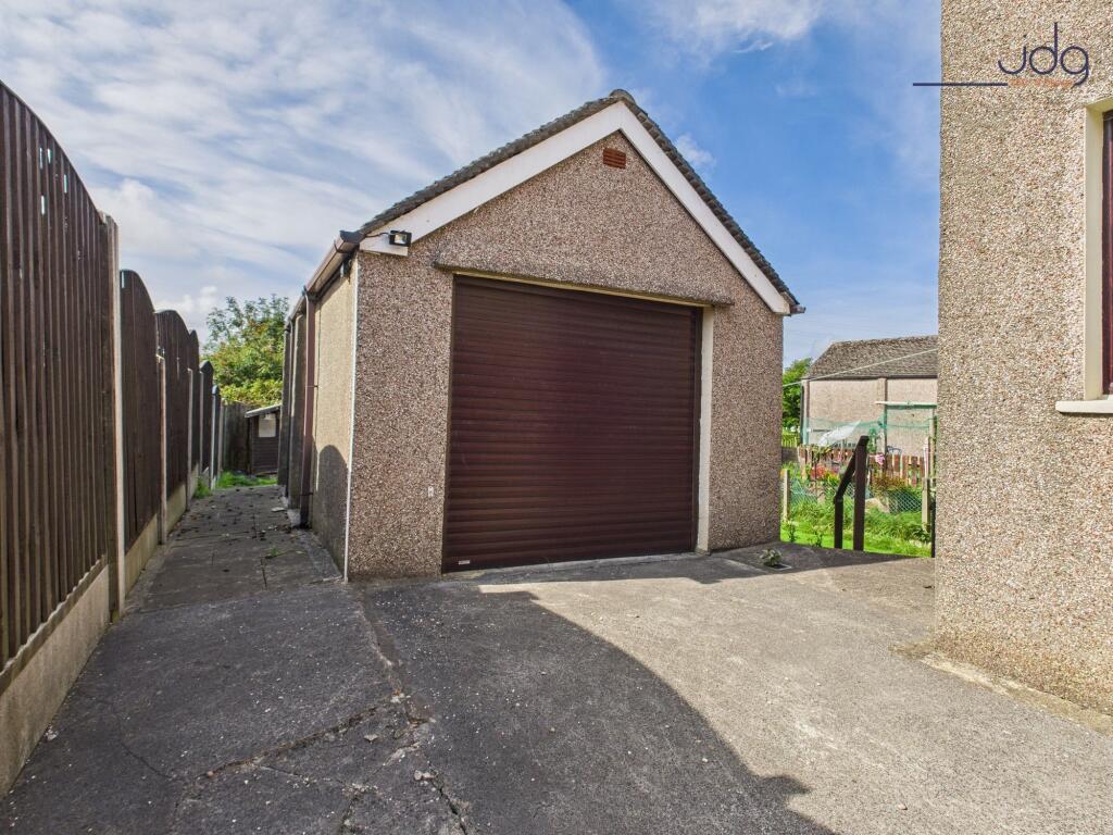 Detached Garage
