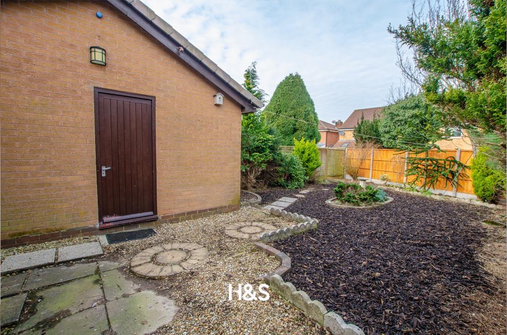9 cryersoak close - rear garden....jpg