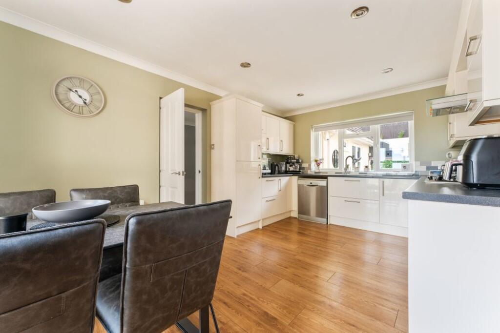 15 Barry Gardens-...