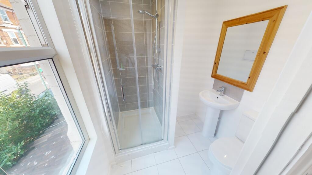 44 Burford Ensuite 3