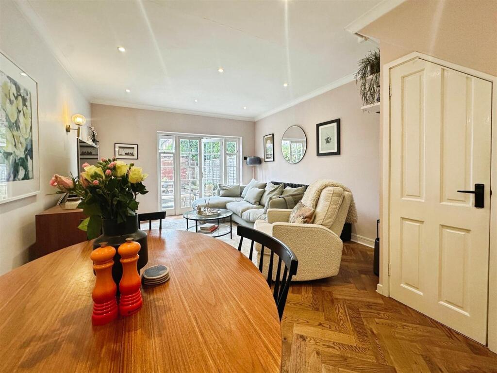 e2eb1f56--4A5B-A7F2-C80A43F80E00-51989-00001354BE3