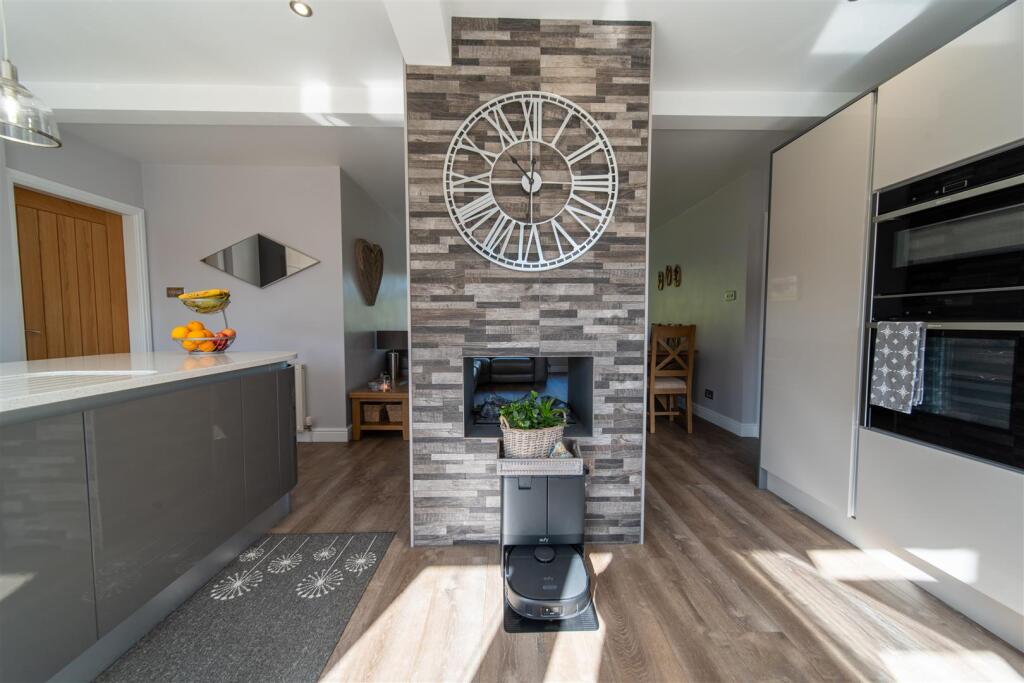 Kitchen V2.jpg