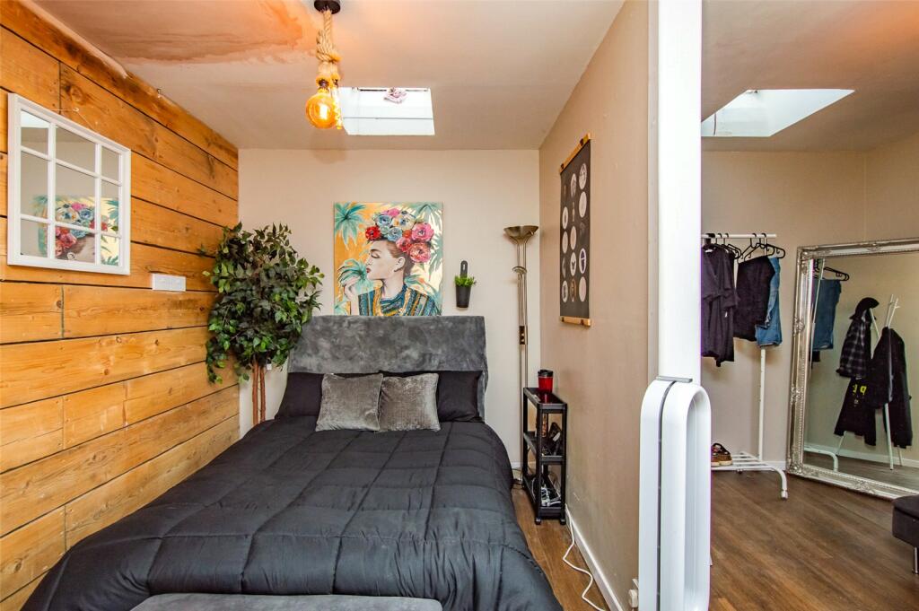 Annexe Main Bedroom