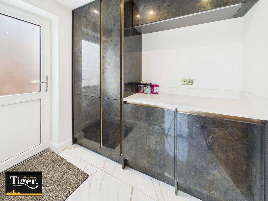 CAM02176G0-PR0559...