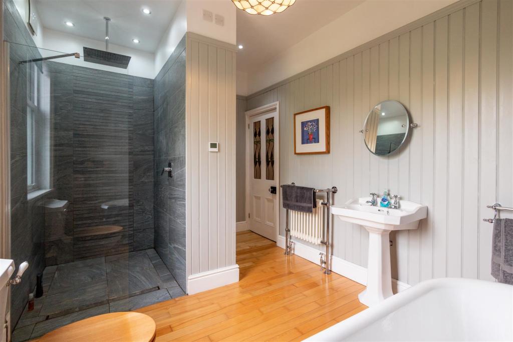Bathroom Aspect 2.jpg