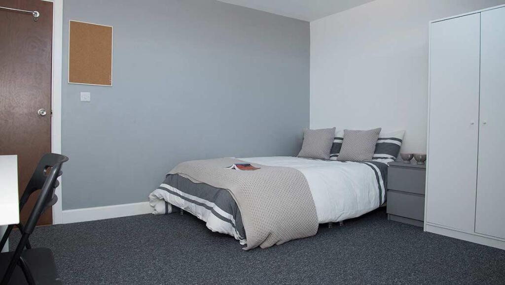 7-bed-student-house-hudson-road-portsmouth-(4).jpg
