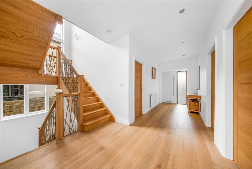 GROUND FLOOR ENTRANCE