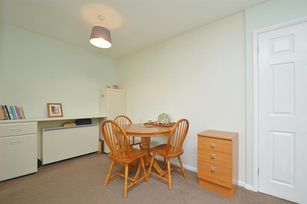 resizedDiningArea.jpg