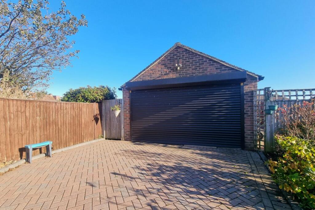 DOUBLE GARAGE