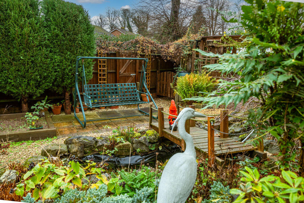 SIDE GARDEN