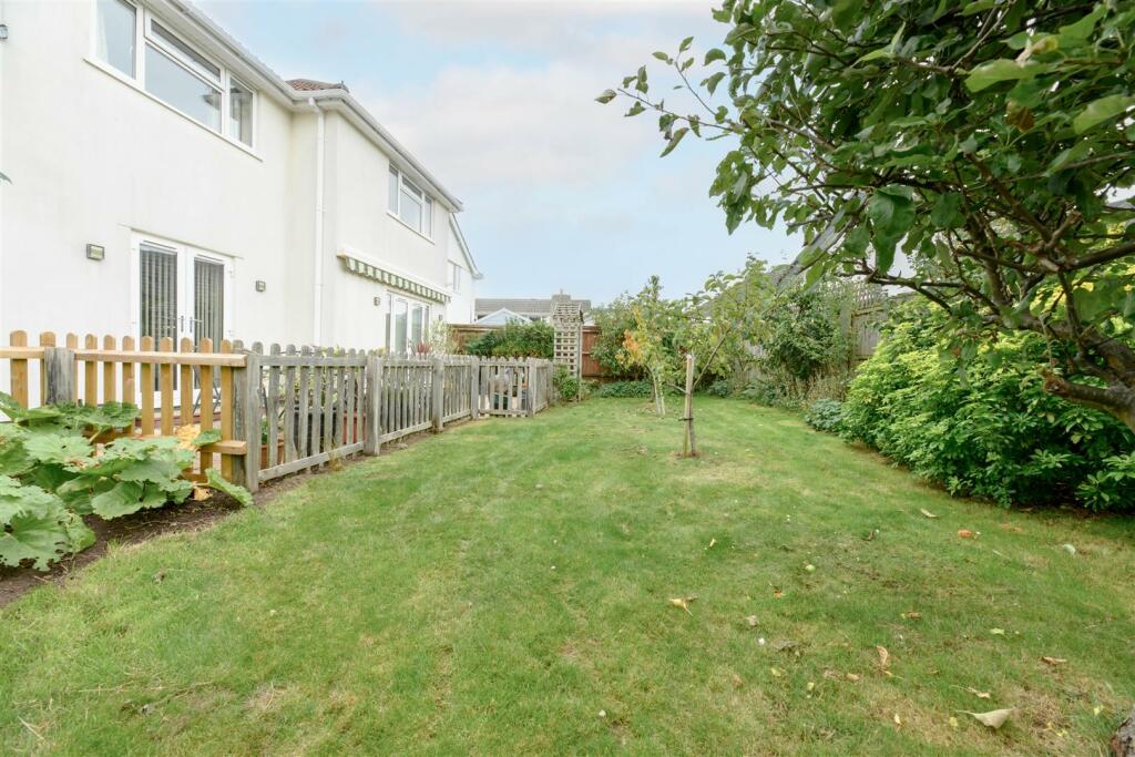 rear garden side view.jpg