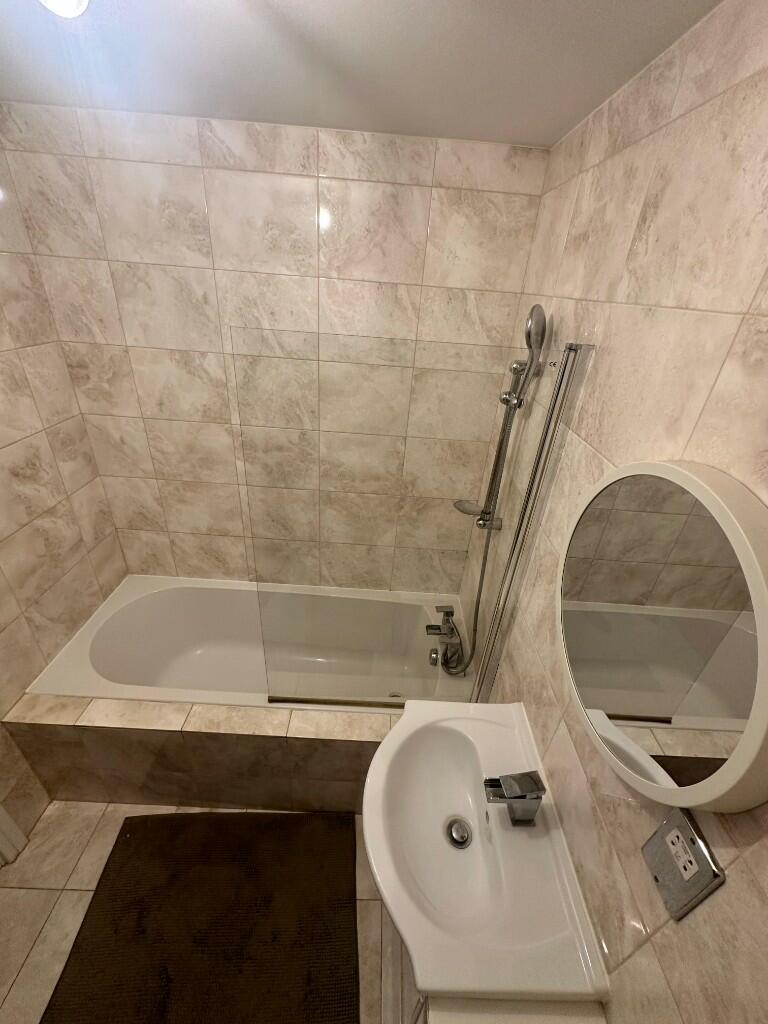 Smugglers Way, London, SW18