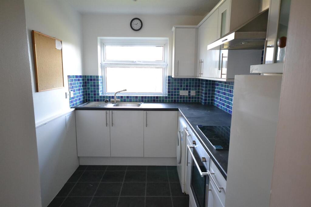 9 Ascot Ct kitchen.JPG