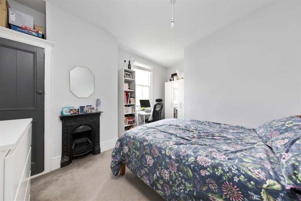 Pearcroft Road, E11