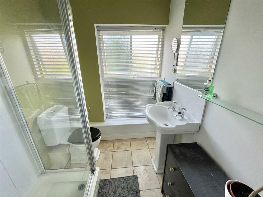 En Suite Shower Room.jpg