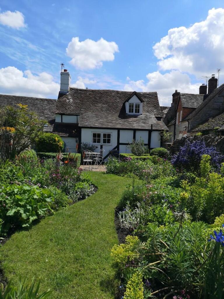 The back garden at Lantern Cottage May 2021.jpg