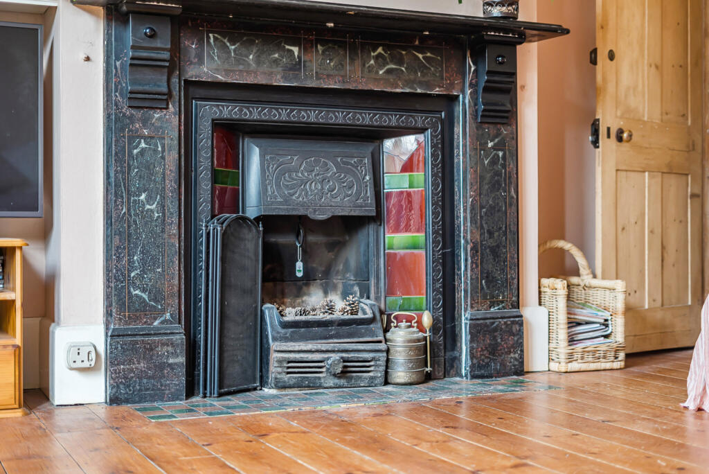 1358700-11-68d26b...