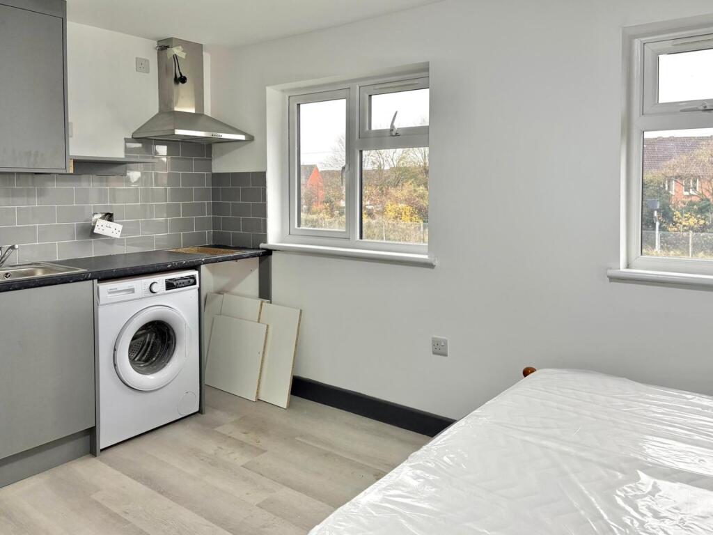 Bright, modern studio room with a compact fitte...