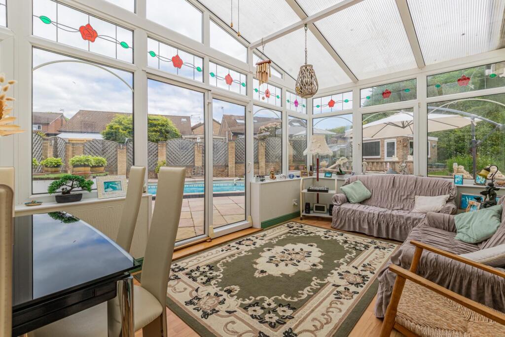 Wimbourne Crescent 14-34.jpg