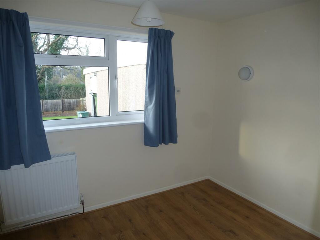bedroom 2.JPG