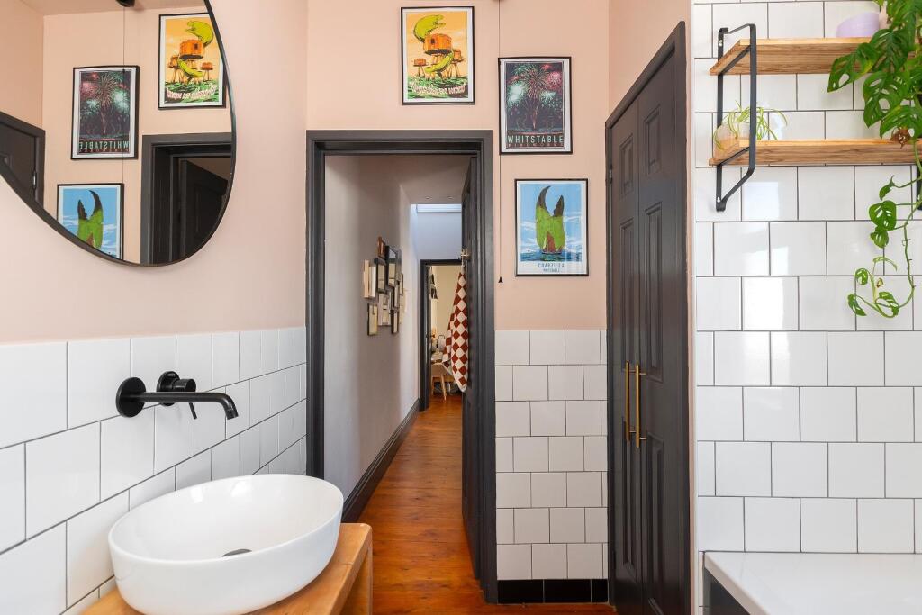 0W9SAN - Bathroom A.jpg