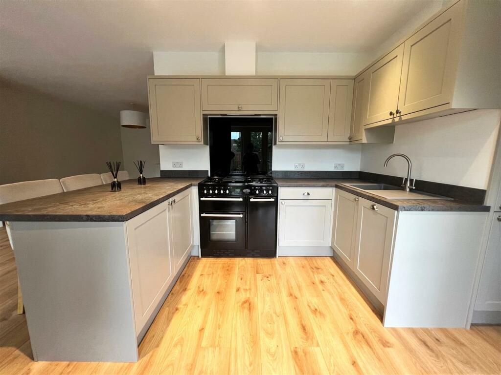 Kitchen1.jpg