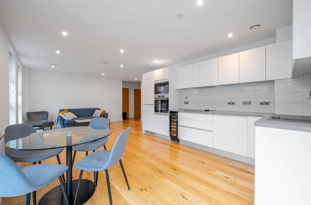 1366050-3-68ef6b1...