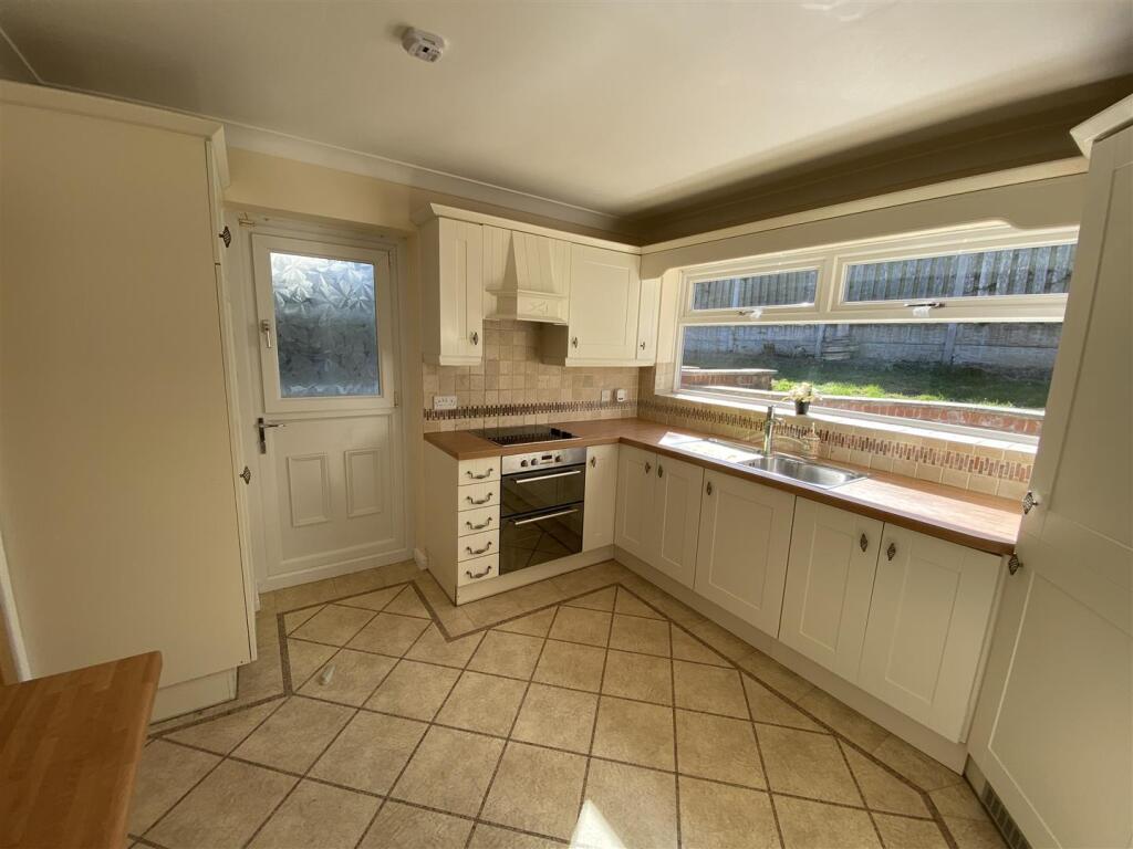Kitchen: