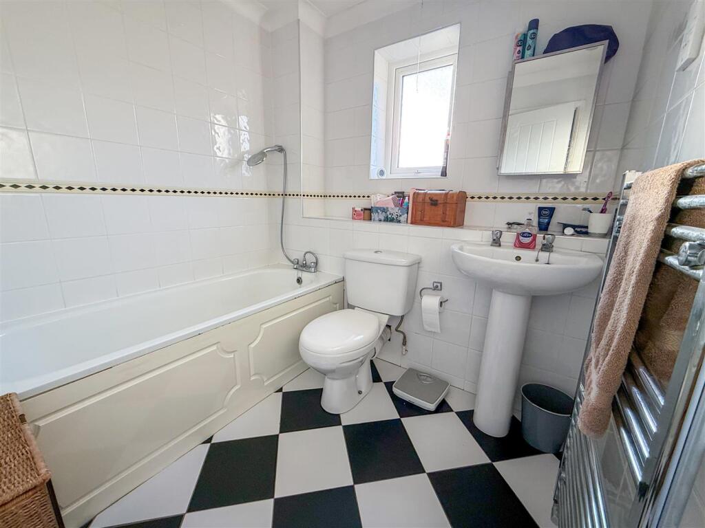 FAMILY BATHROOM