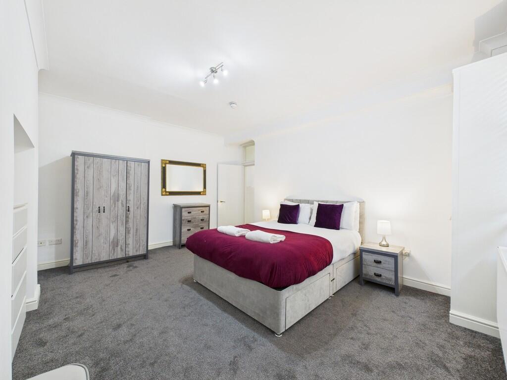 Bedroom 1 (2)