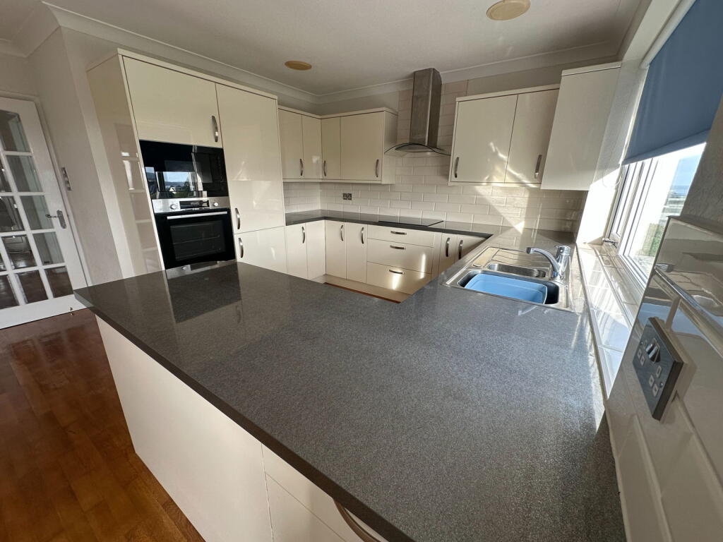 12 Barcombe Heights, Preston, Paignton, Devon, TQ3 1PT