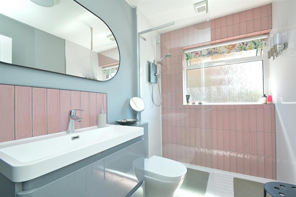 resizedShowerRoom.jpg