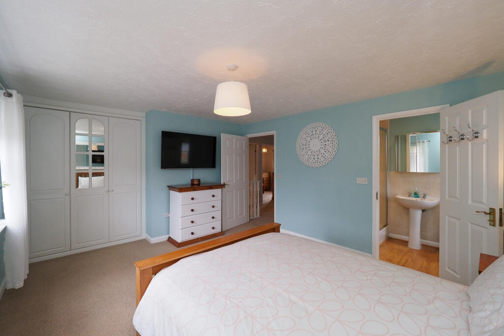 Large Master with built in wardrobe and en suite.