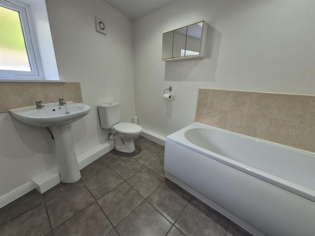 FAMILY BATHROOM
