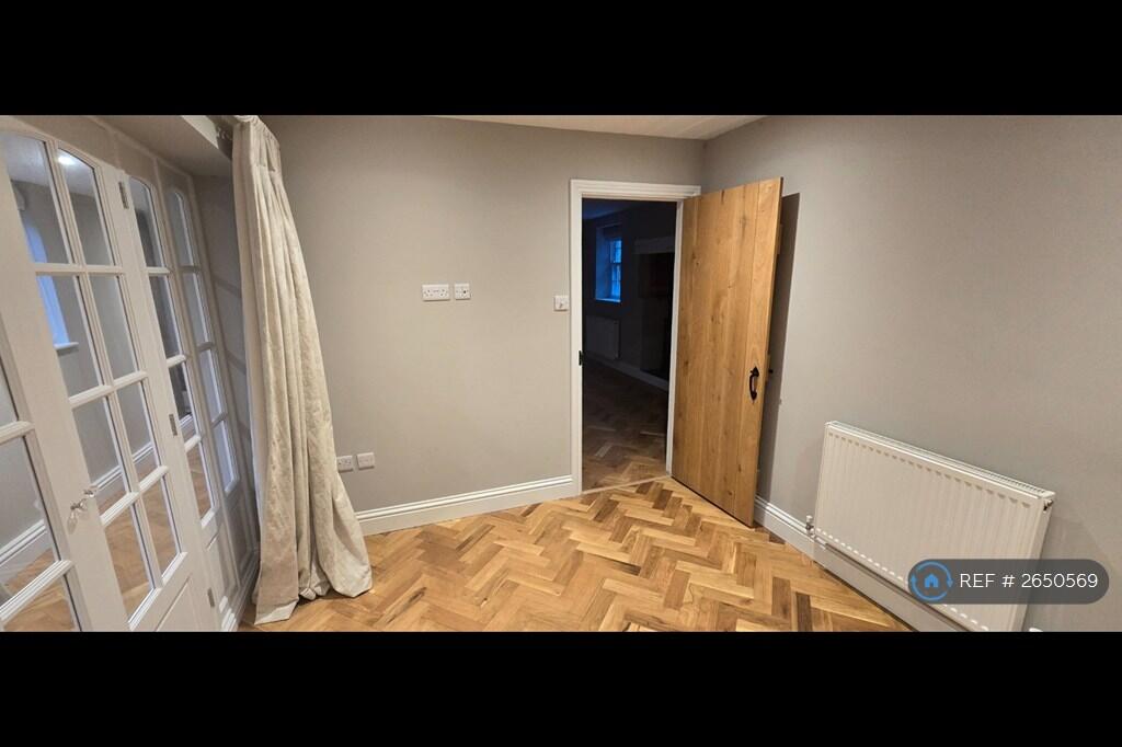 Double Bedroom - Ground Floor