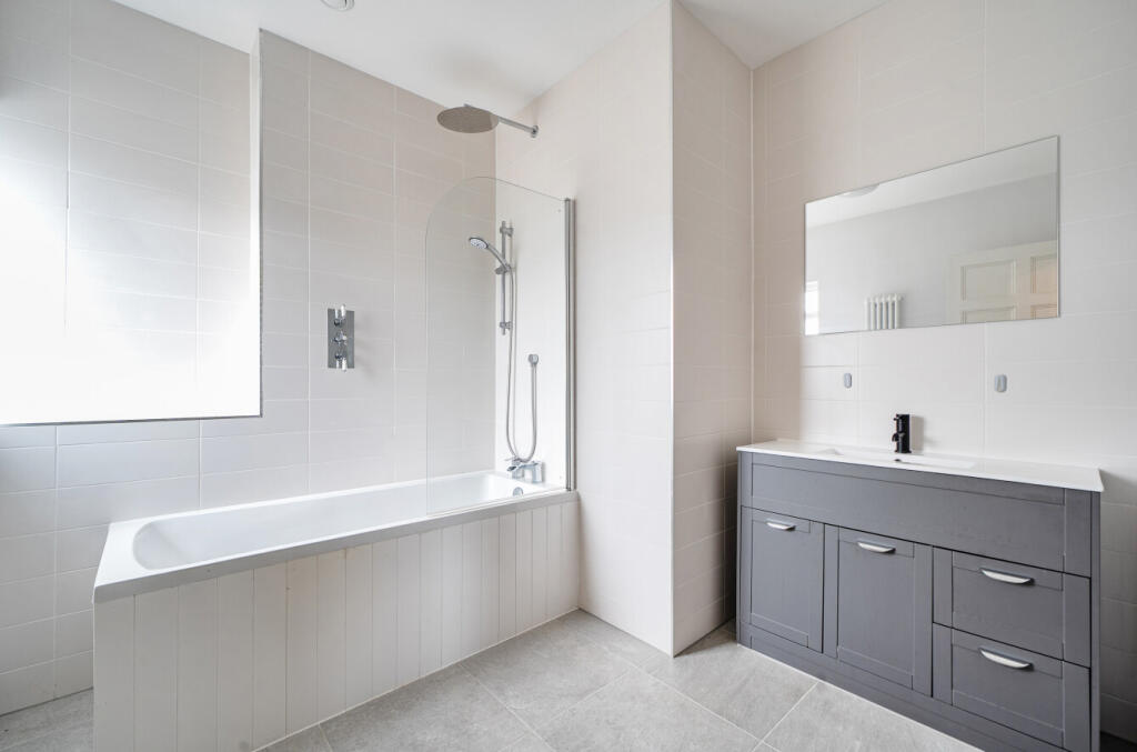 1371578-3-68f792a...