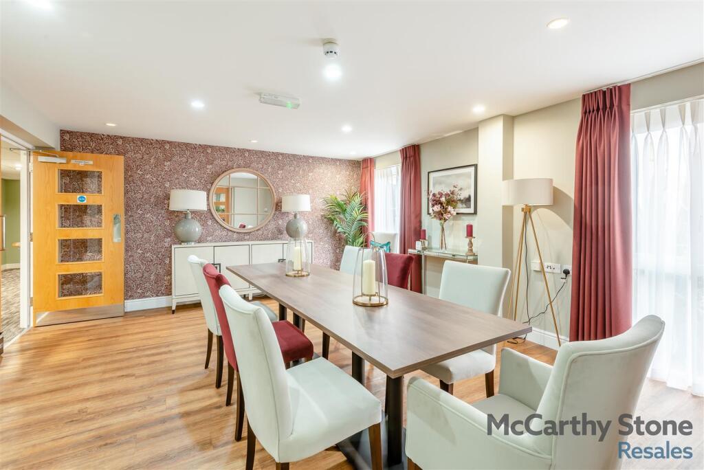 8656971-interior10.jpg