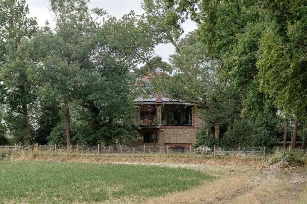 298422 - The Roundhouse, Park Lane, Old Knebwor...