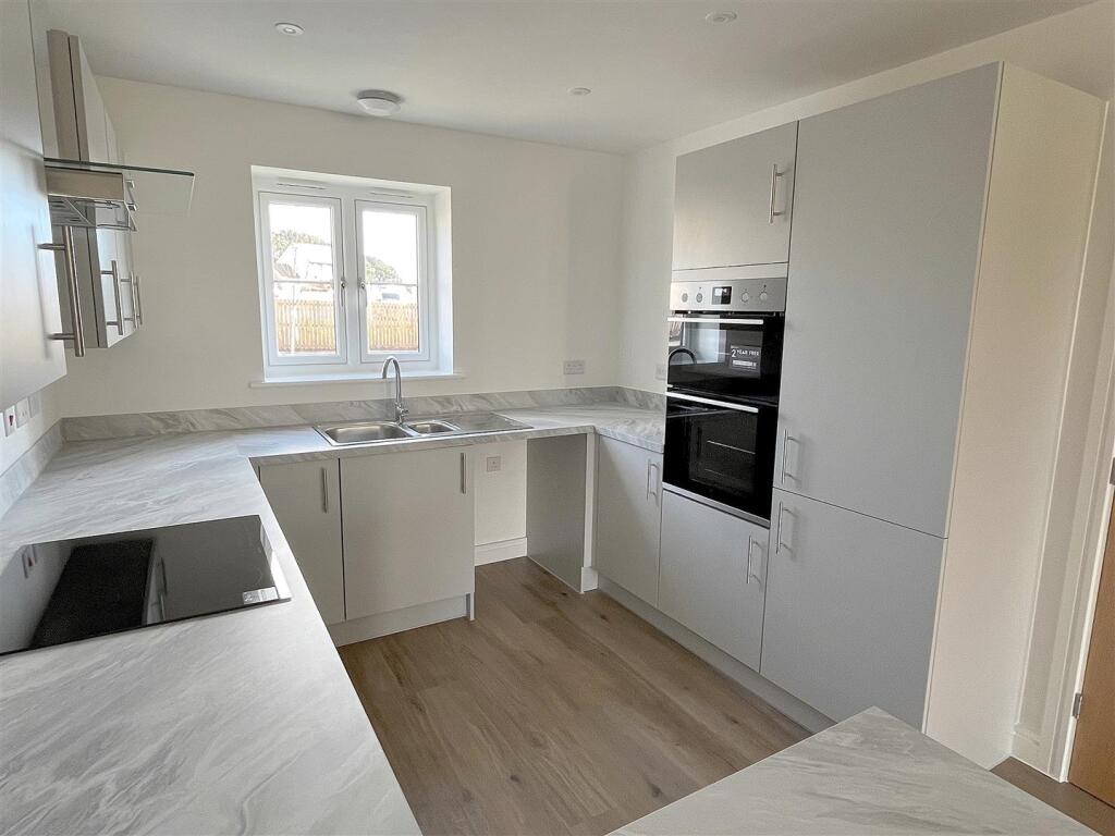 Kitchen 2.jpg